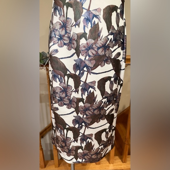 Beige BY ECI Cap Sleeves Multi Metallic Colors. Floral Print Sheath Dress-Sz 12 - Picture 5 of 16